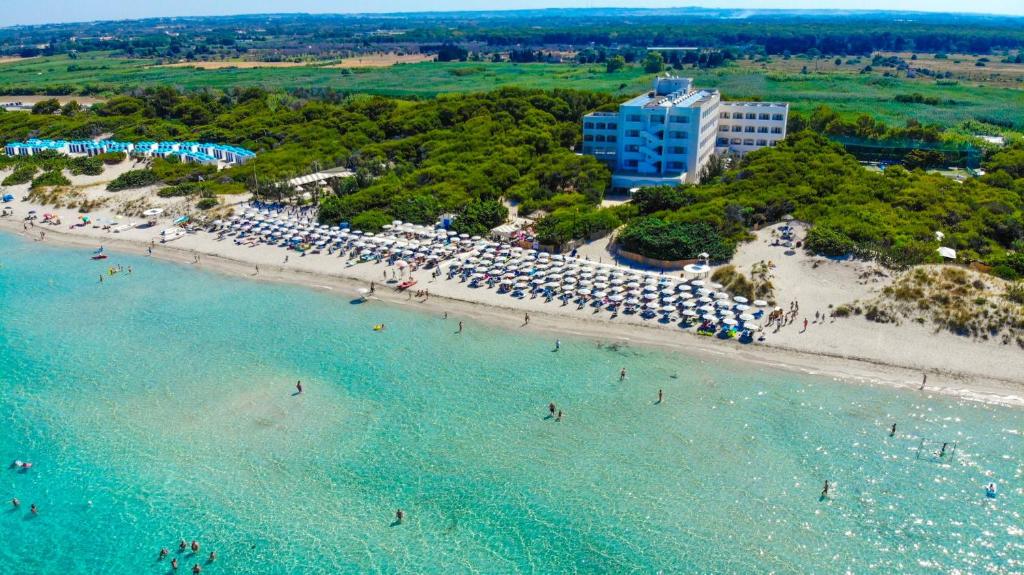 Servizio Navetta Ecoresort Le Sirenè Transfer Ncc Taxi salento caroli hotel con PugliAirbus foto aerea